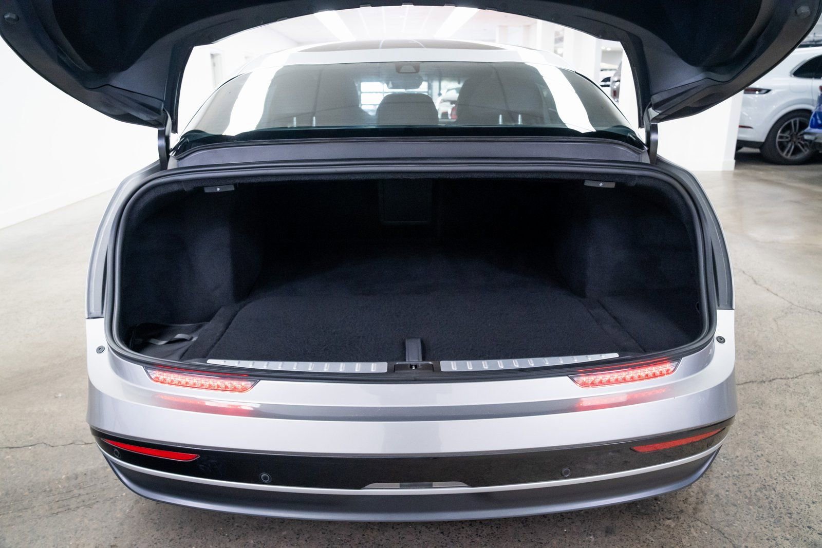 Used 2022 Lucid Air Grand Touring image 8