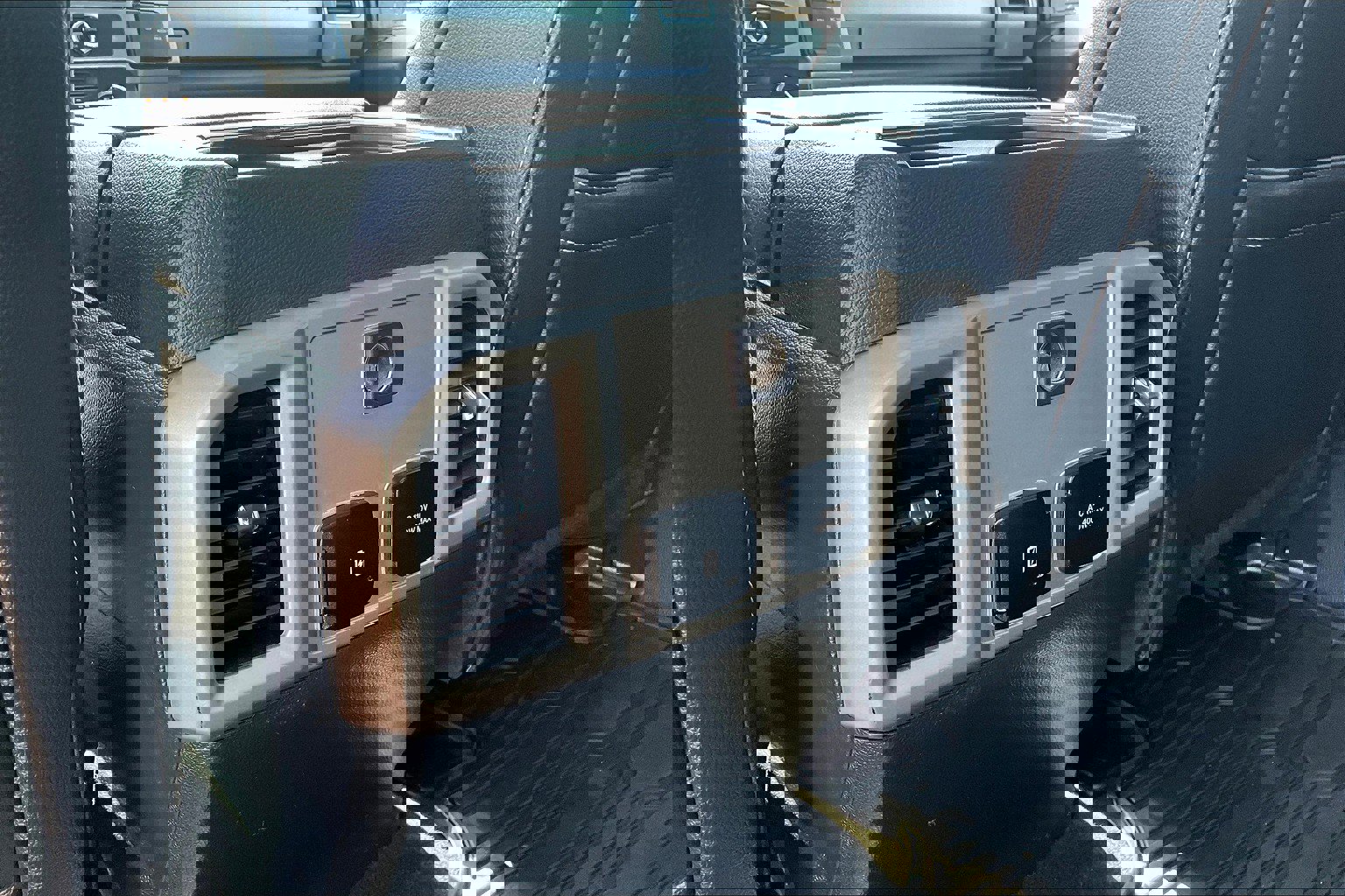 Used 2022 Ford F250 Lariat w/ Tremor Off-Road Package image 39