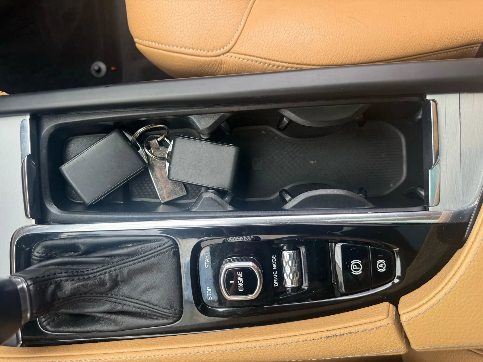 Used 2016 Volvo XC90 T6 Momentum AWD/4WD image 22