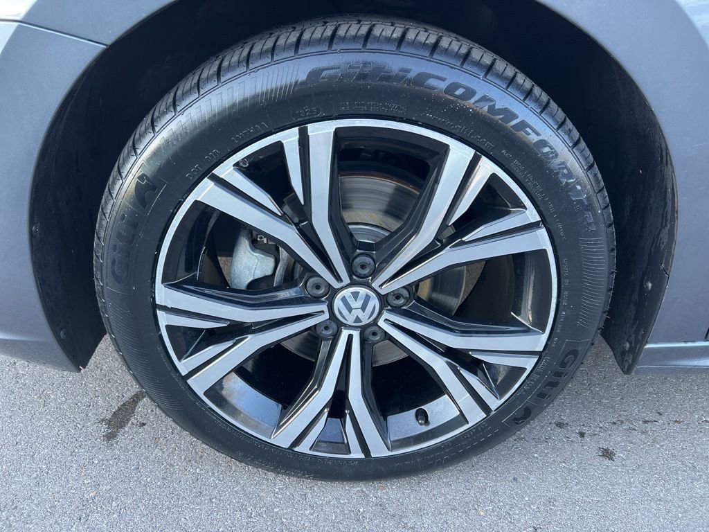 Used 2021 Volkswagen Passat 2.0T SE image 7