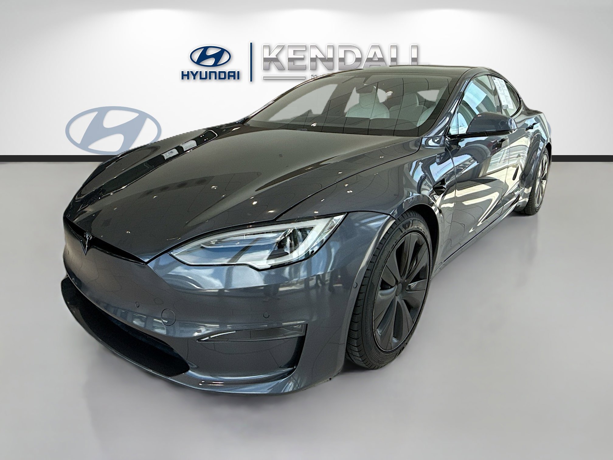 Used 2022 Tesla Model S Plaid image 3