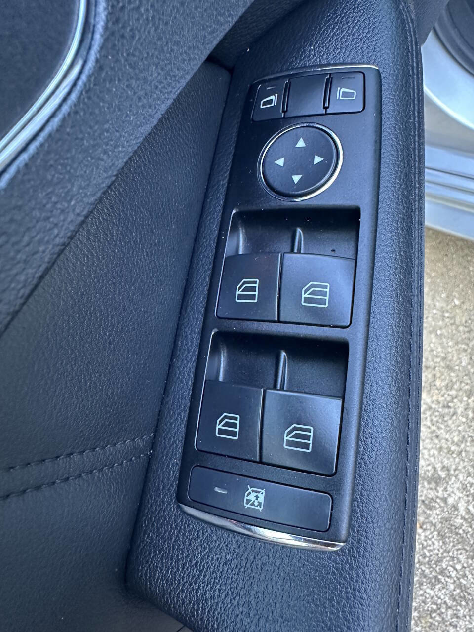 Used 2010 Mercedes-Benz E 350 Sedan w/ Premium 1 Pkg image 15