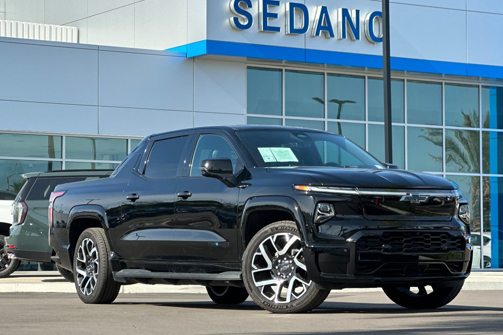 Used 2024 Chevrolet Silverado EV RST AWD/4WD image 2