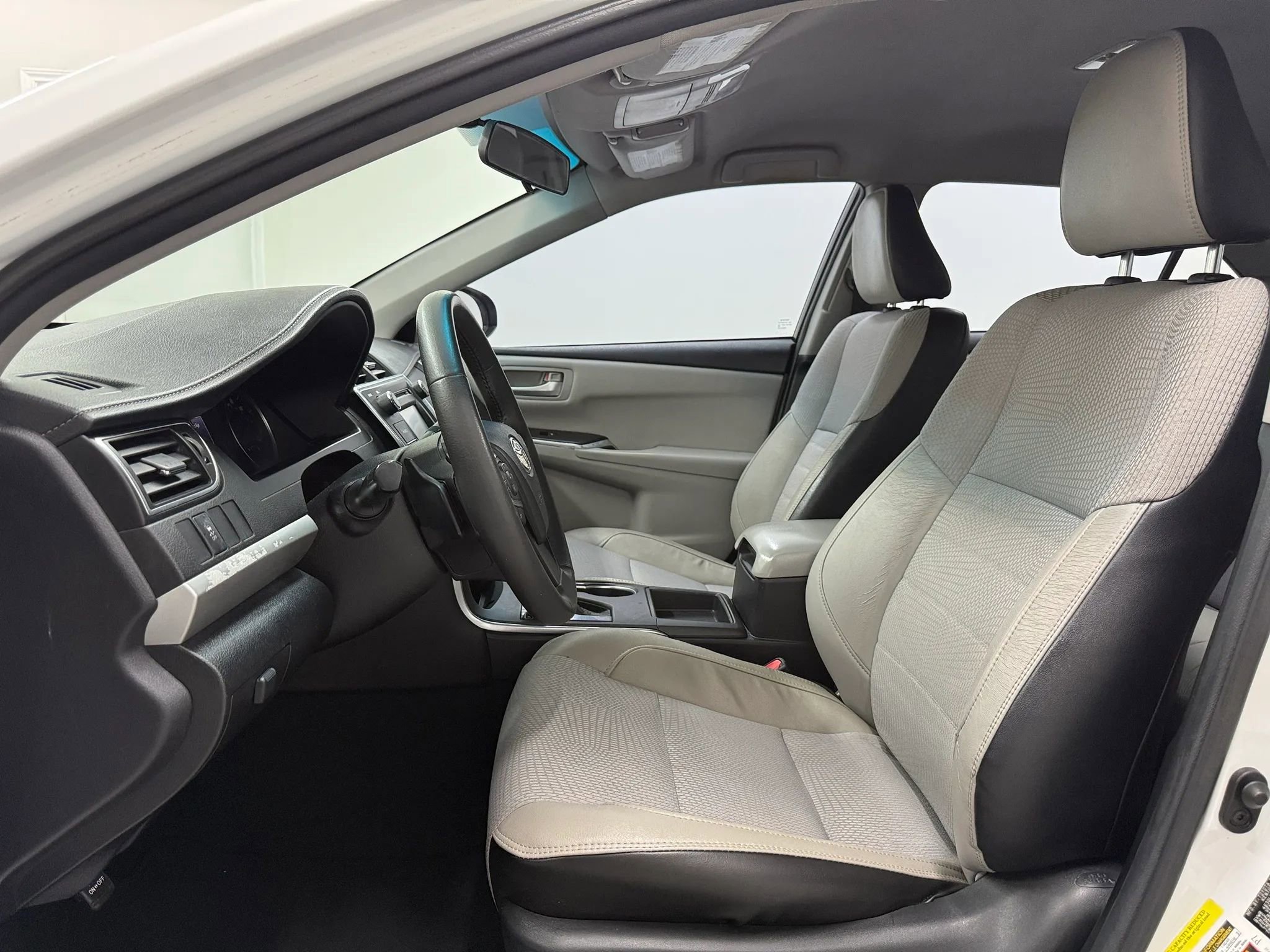 Used 2017 Toyota Camry SE FWD image 11