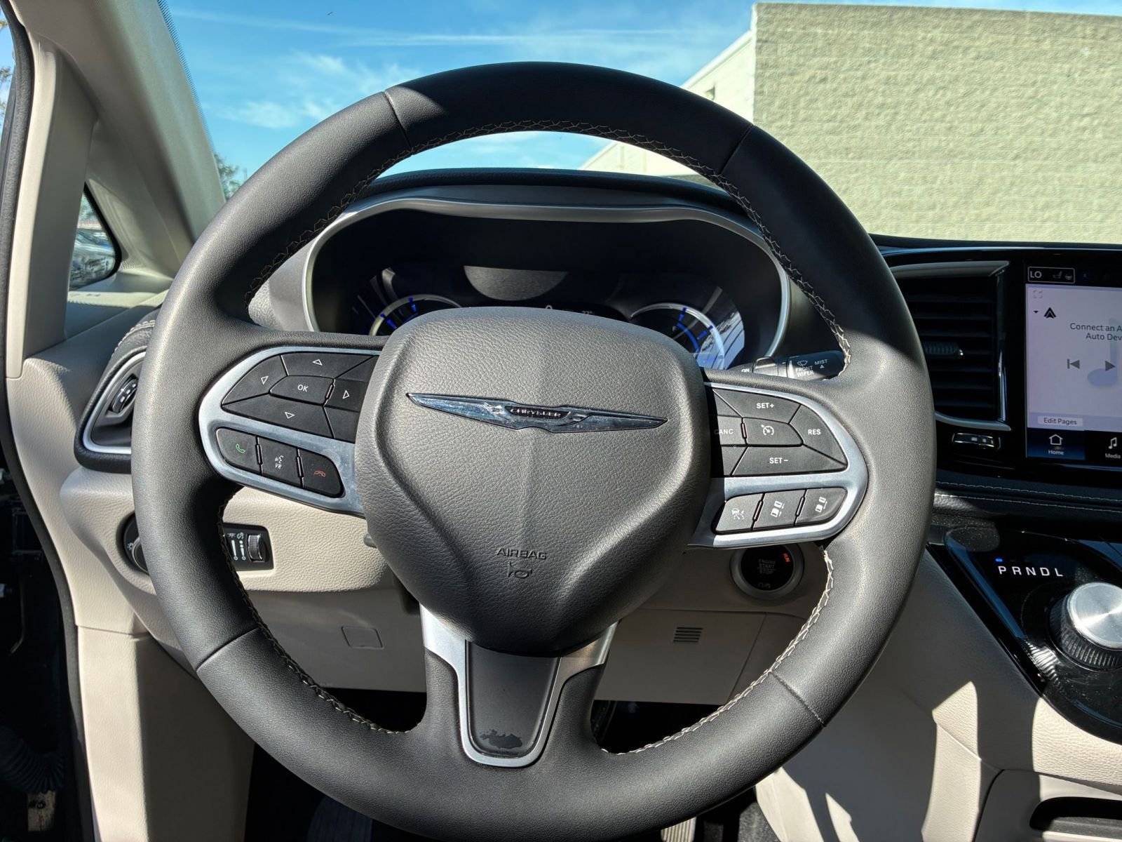Used 2023 Chrysler Pacifica Touring-L image 30
