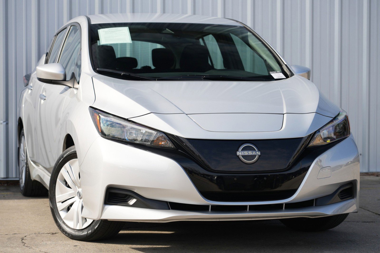 Used 2023 Nissan Leaf S image 2