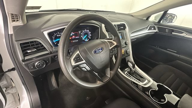 Used 2015 Ford Fusion SE FWD image 12
