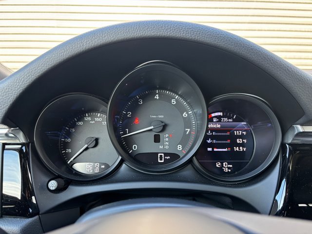 Certified 2025 Porsche Macan image 17