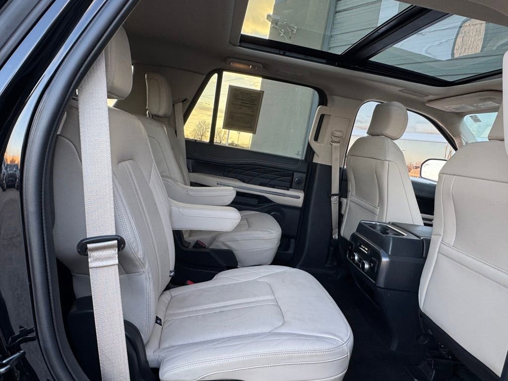 Used 2023 Ford Expedition Platinum image 30