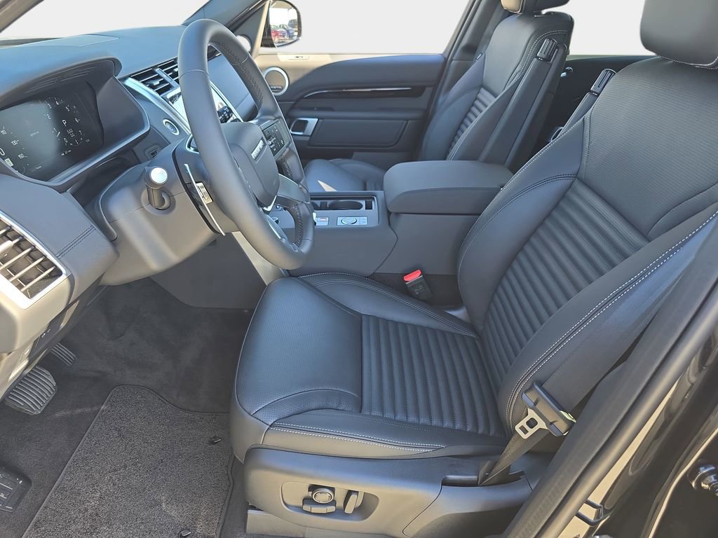 New 2026 Land Rover Discovery S AWD/4WD image 17