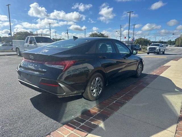 Used 2025 Hyundai Elantra Hybrid FWD image 7