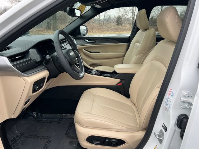 Certified 2023 Jeep Grand Cherokee Limited image 4