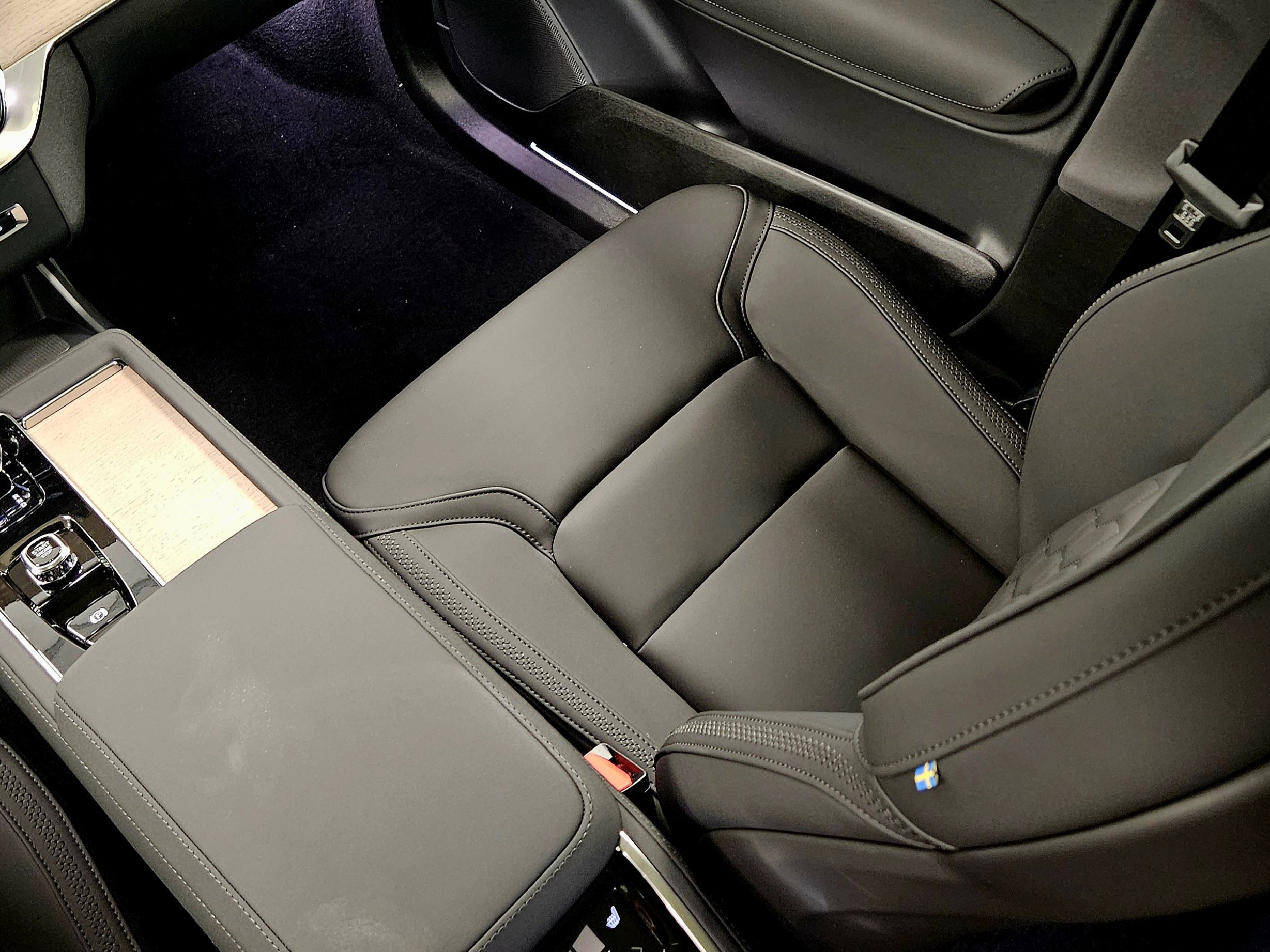 New 2026 Volvo XC90 B6 Plus w/ Protection Package Premier image 15