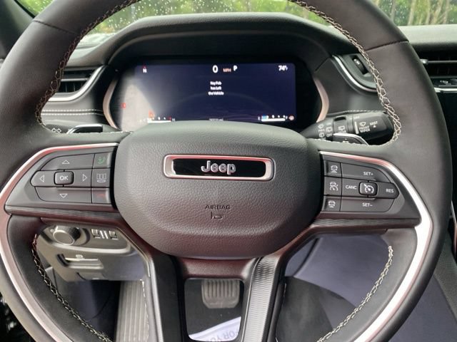Used 2023 Jeep Grand Cherokee L Laredo RWD image 9