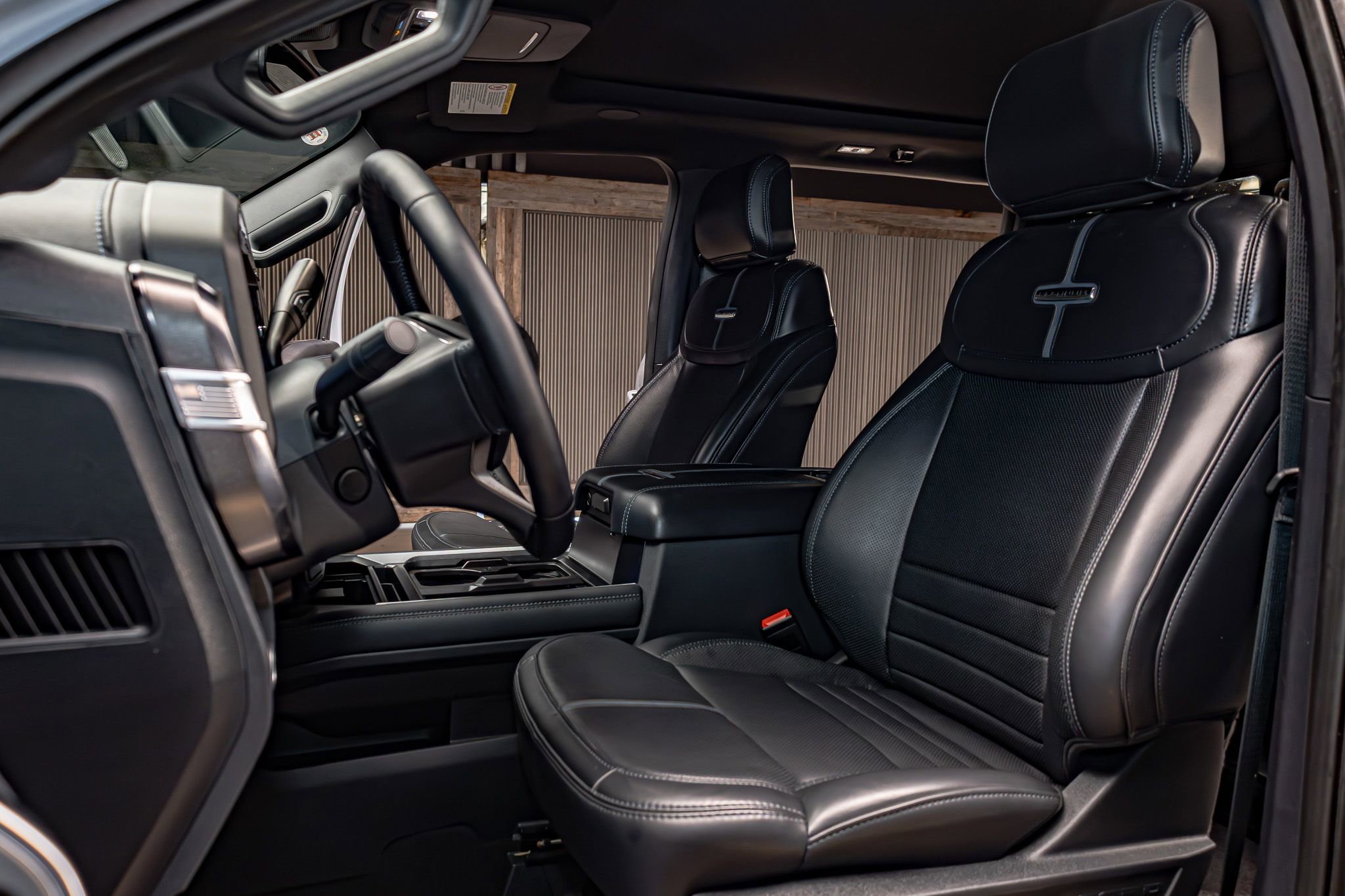 Used 2025 Ford F450 Platinum w/ FX4 Off-Road Package image 25