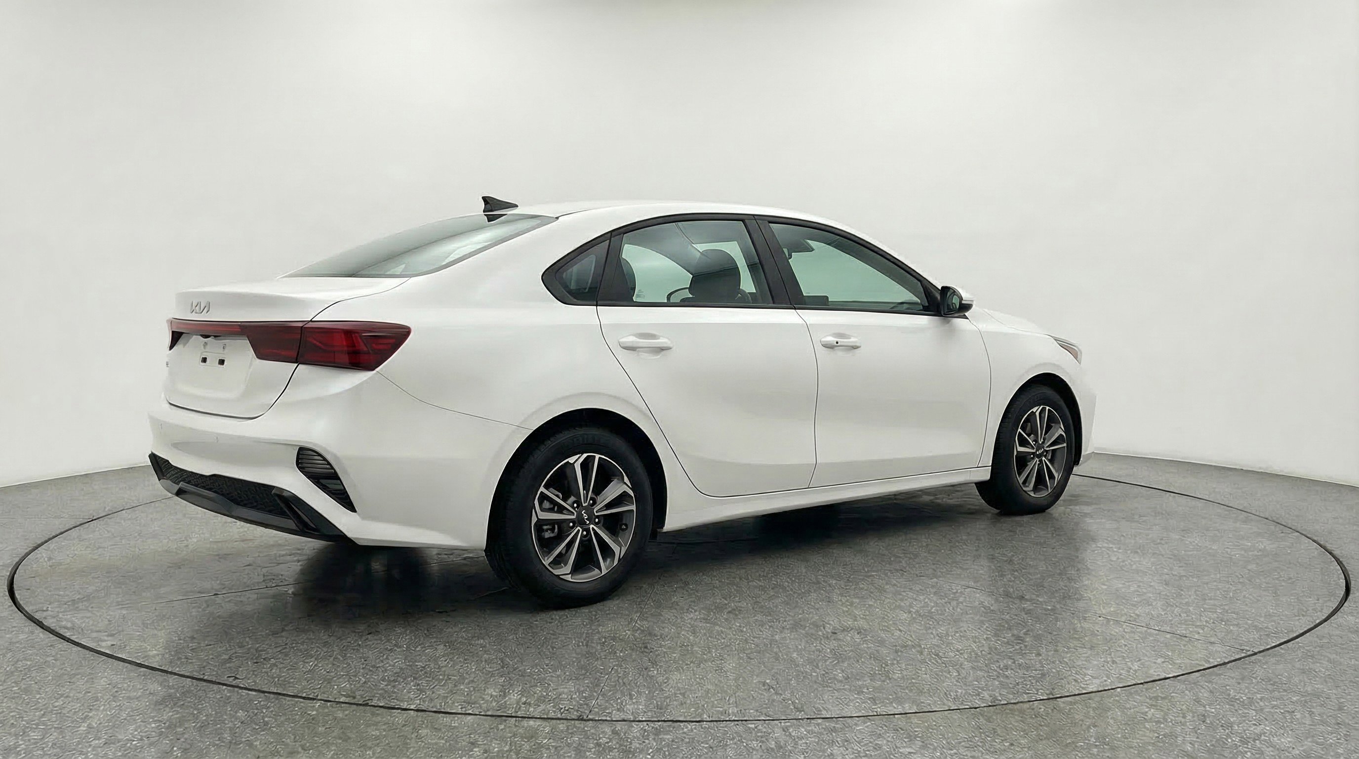 Used 2024 Kia Forte LXS image 9