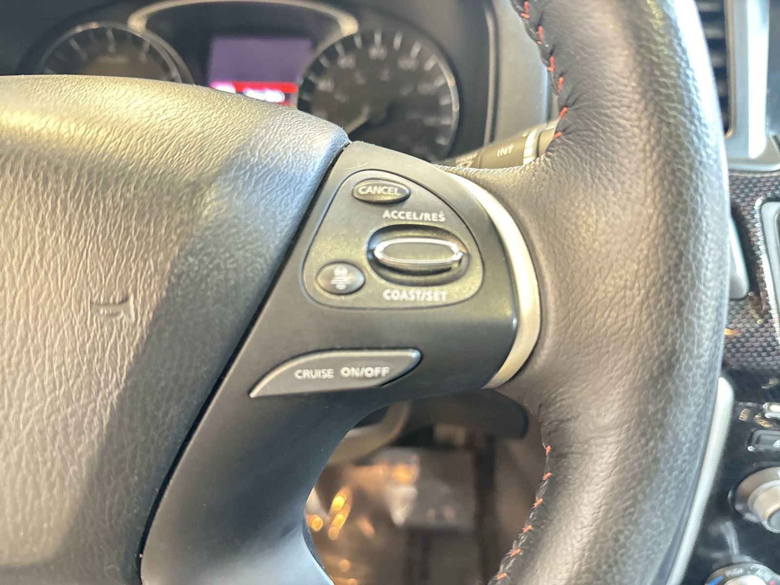 Used 2020 Nissan Pathfinder SL image 14