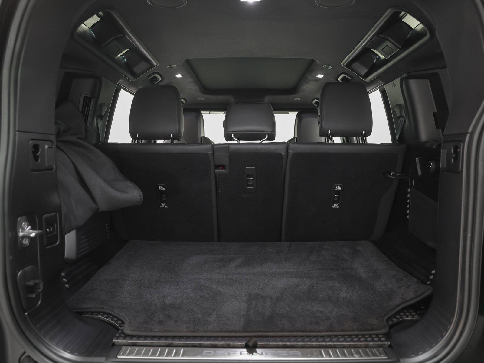 Used 2025 Land Rover Defender 110 image 18