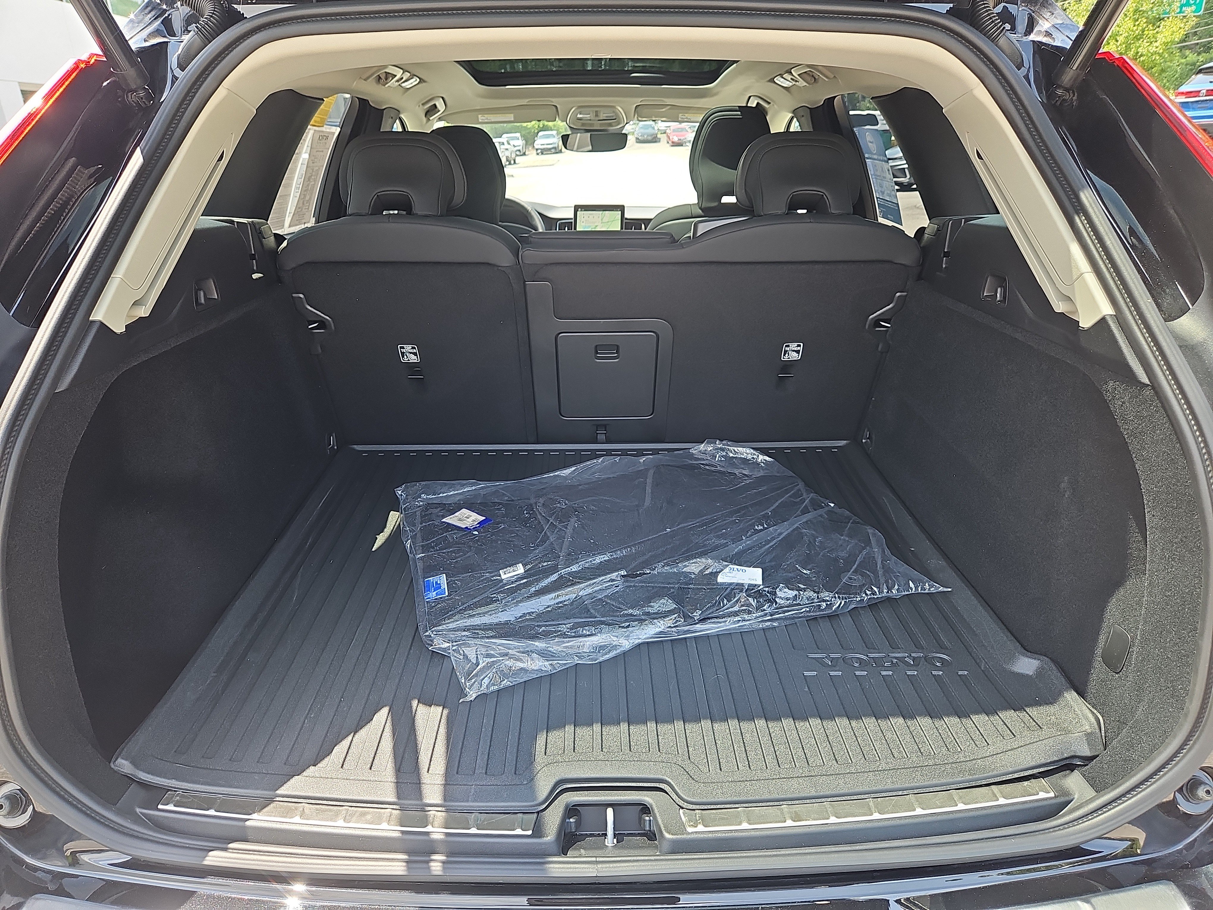 Used 2026 Volvo XC60 B5 Plus w/ Protection Package Premier AWD/4WD image 33