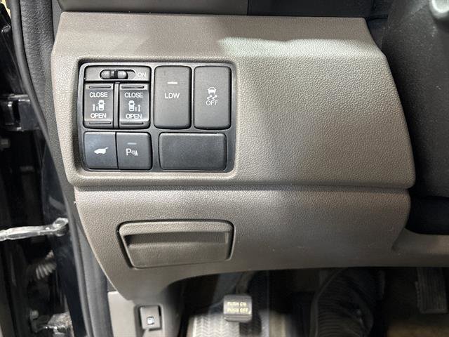 Used 2016 Honda Odyssey Touring Elite image 16