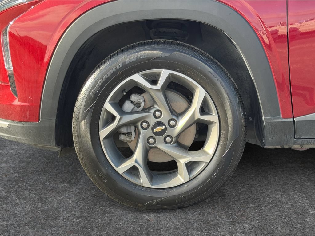 Used 2025 Chevrolet Trax LT FWD image 9