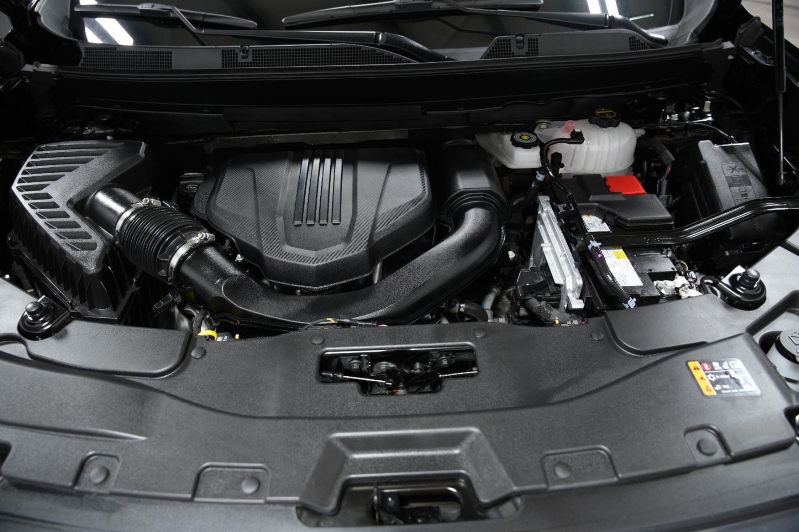 Used 2025 GMC Acadia AT4 image 13