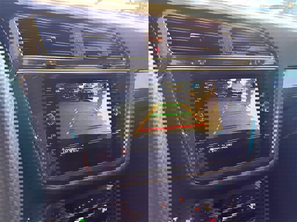 Used 2024 Volkswagen Tiguan SE R-Line image 17