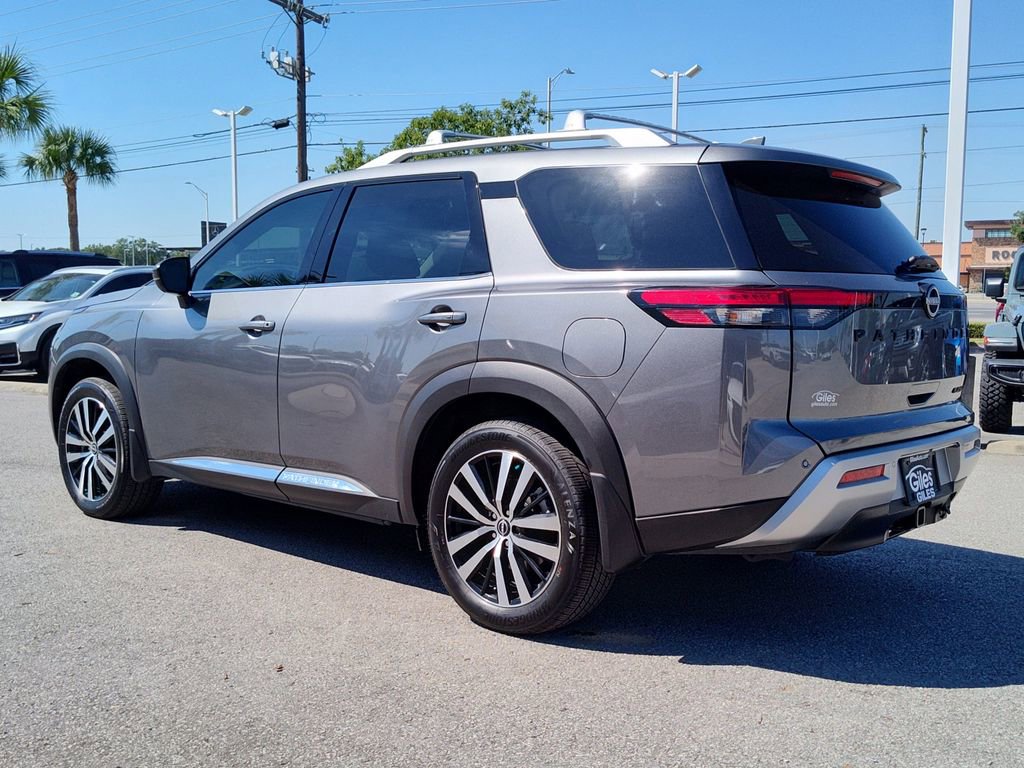 Used 2025 Nissan Pathfinder Platinum image 4