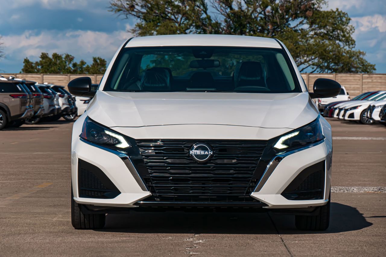 Certified 2024 Nissan Altima 2.5 SV image 3