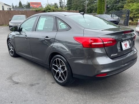 Used 2017 Ford Focus SEL w/ Cold Weather Package FWD image 5
