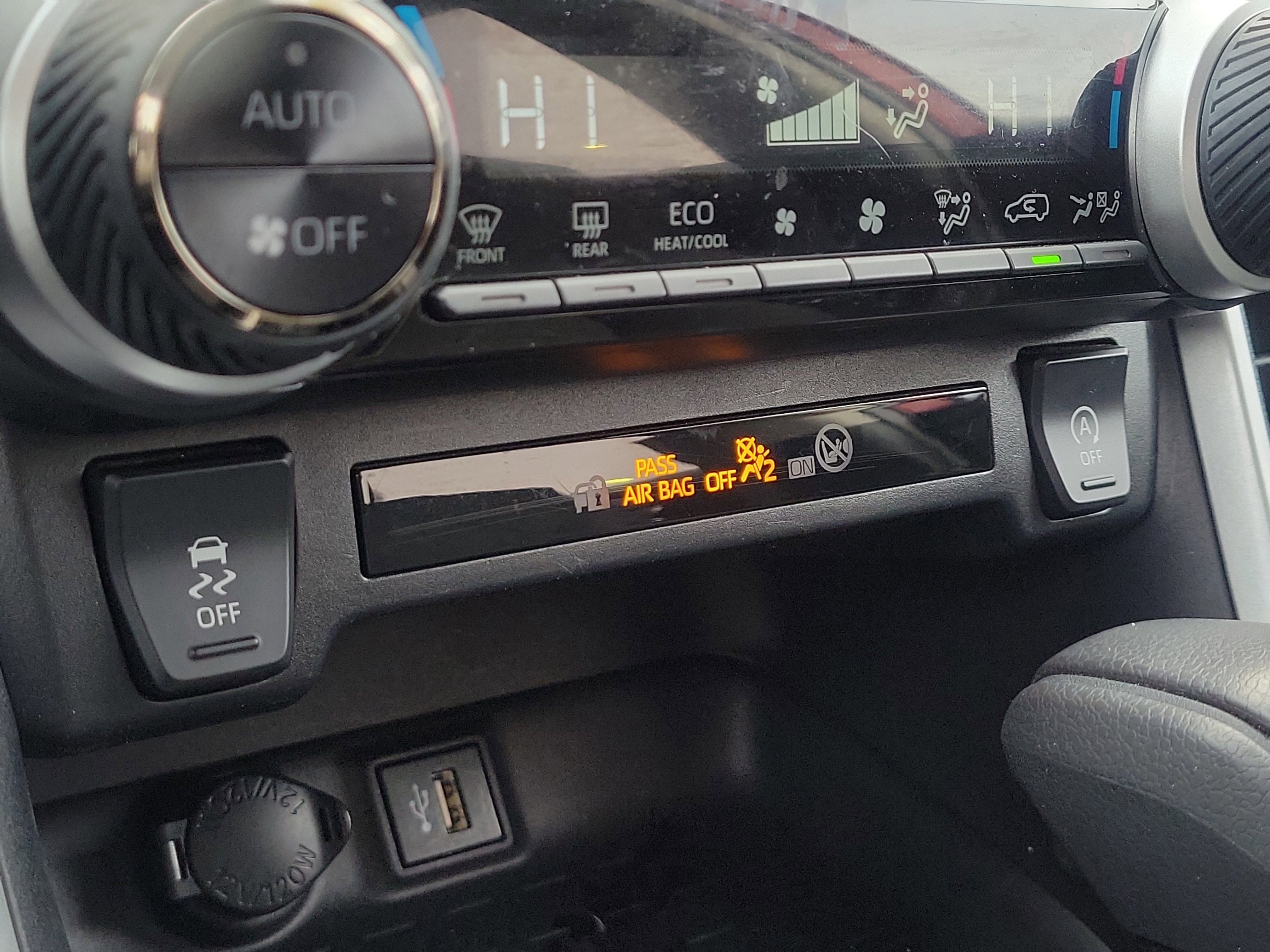 Used 2023 Toyota RAV4 XLE image 28