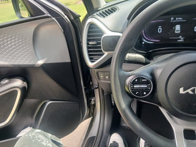 Certified 2025 Kia Soul LX w/ LX Technology Package FWD image 27