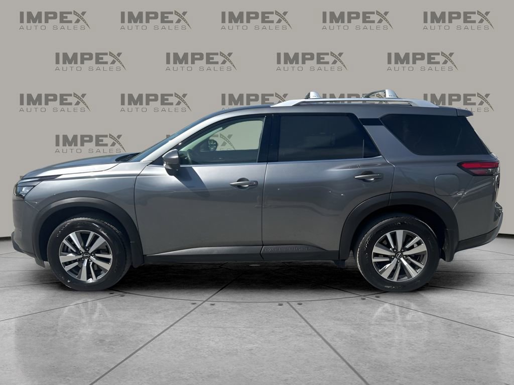 Used 2025 Nissan Pathfinder SL AWD/4WD image 2