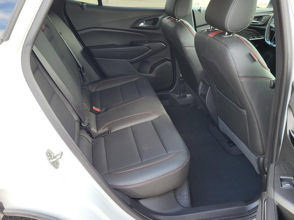 Used 2025 Chevrolet Trax RS image 11