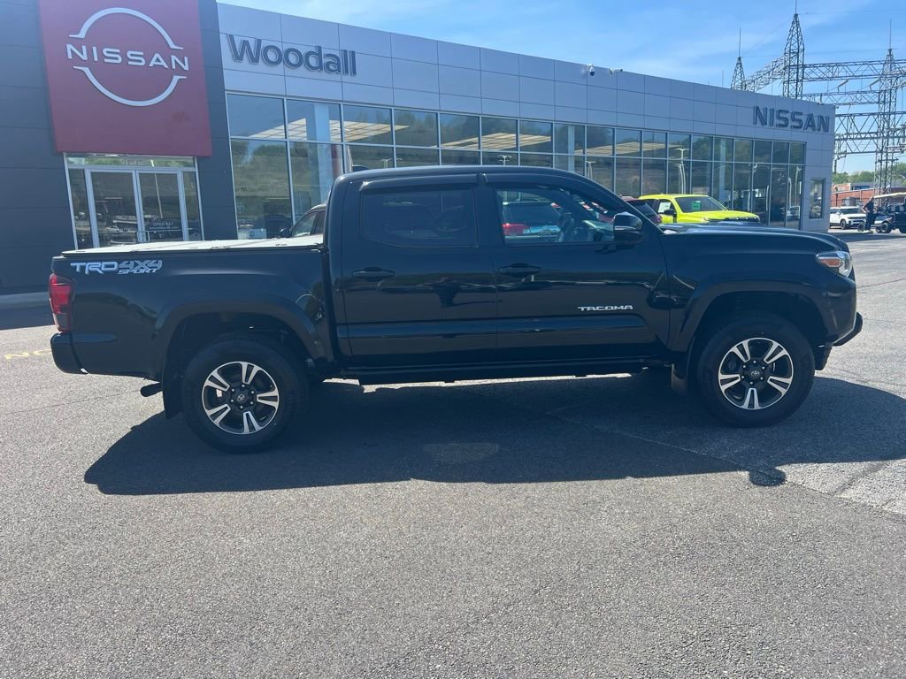 Used 2018 Toyota Tacoma TRD Sport w/ Technology Package image 8