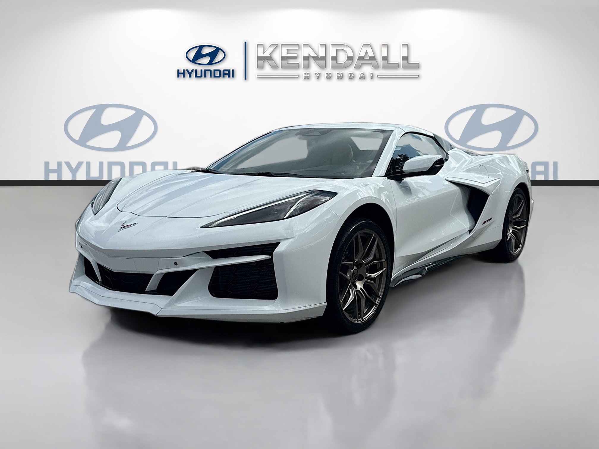 Used 2024 Chevrolet Corvette Z06 RWD image 3