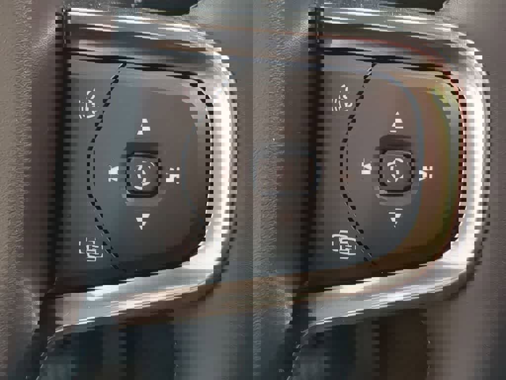 New 2026 Volvo XC40 B5 Ultra w/ Protection Package Premier image 23