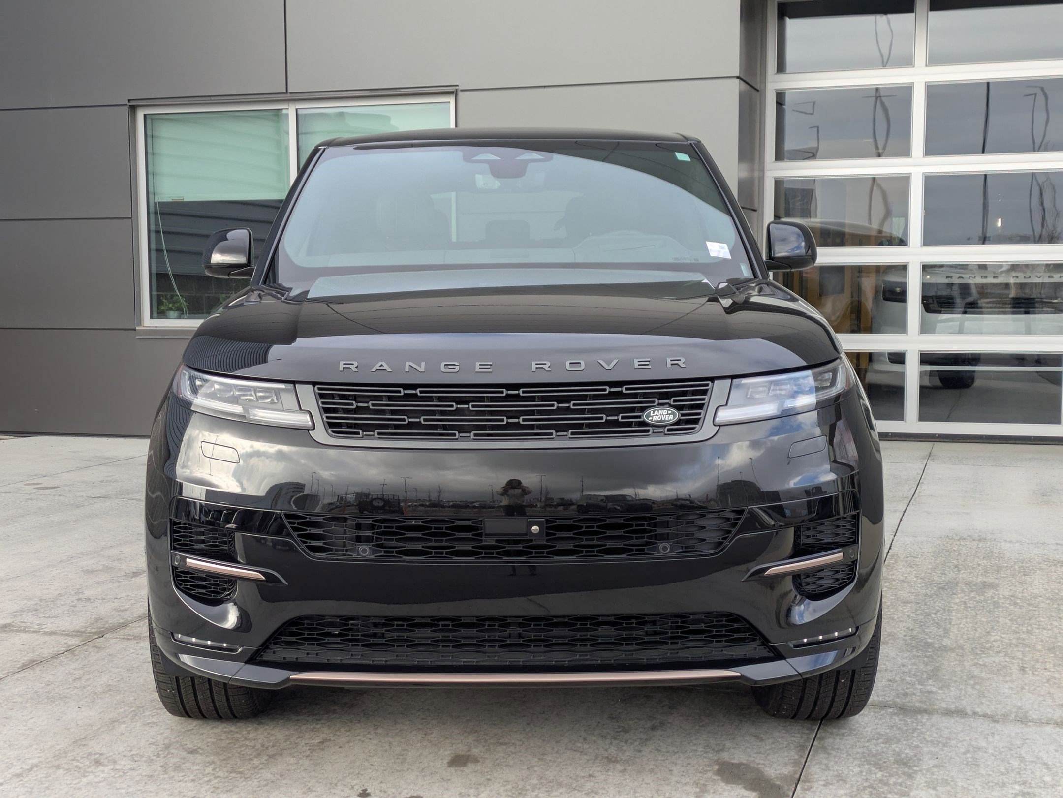 Used 2025 Land Rover Range Rover Sport Autobiography image 2