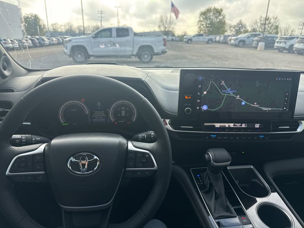 Used 2025 Toyota Sienna Platinum image 20