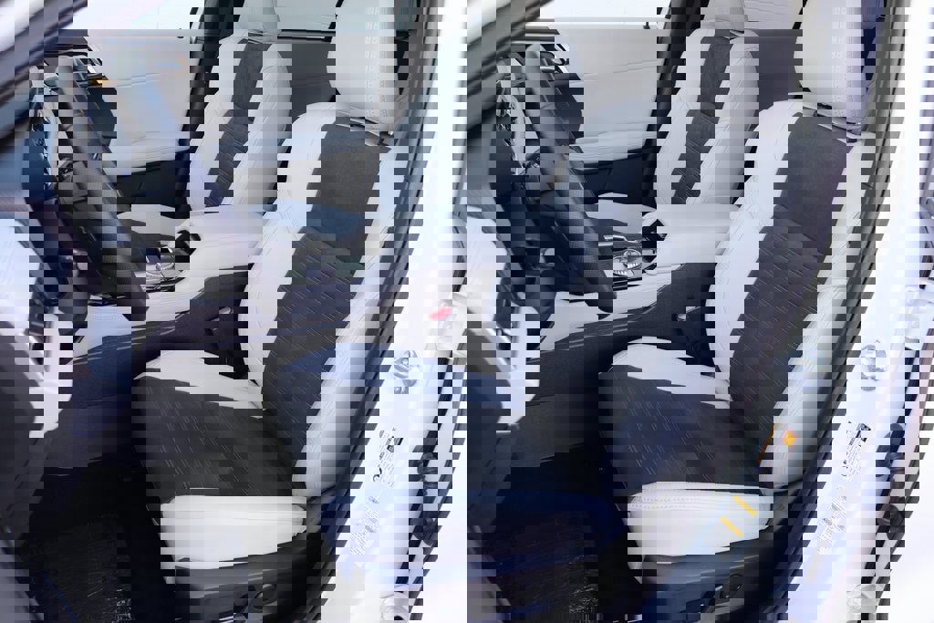 Used 2025 Mitsubishi Outlander SE image 5