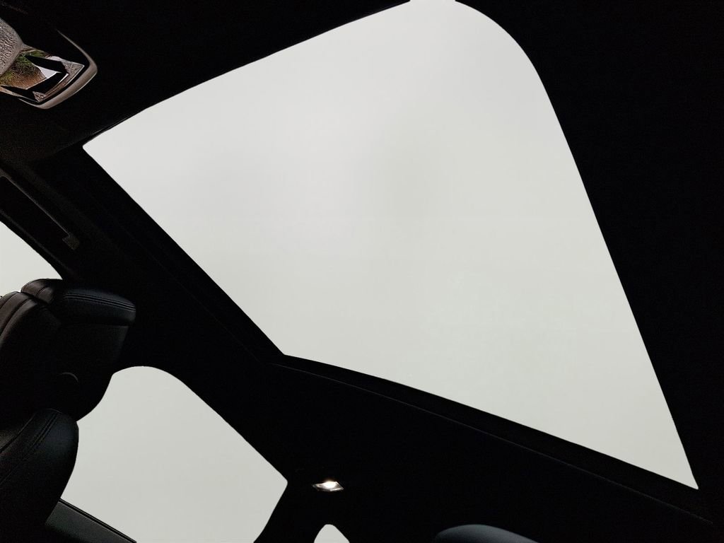 Used 2019 Land Rover Range Rover Sport HSE Dynamic image 15