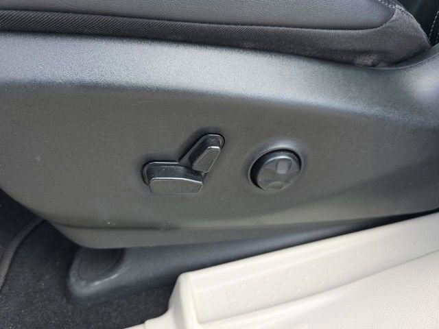 Certified 2024 Chrysler Pacifica Touring-L image 24