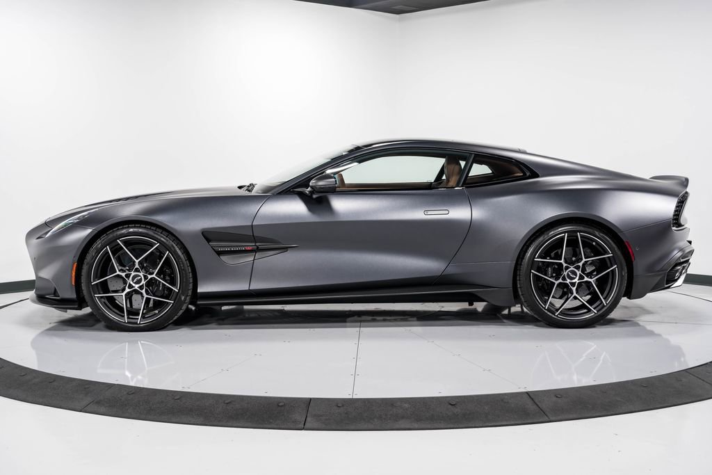 Used 2025 Aston Martin Vanquish image 6