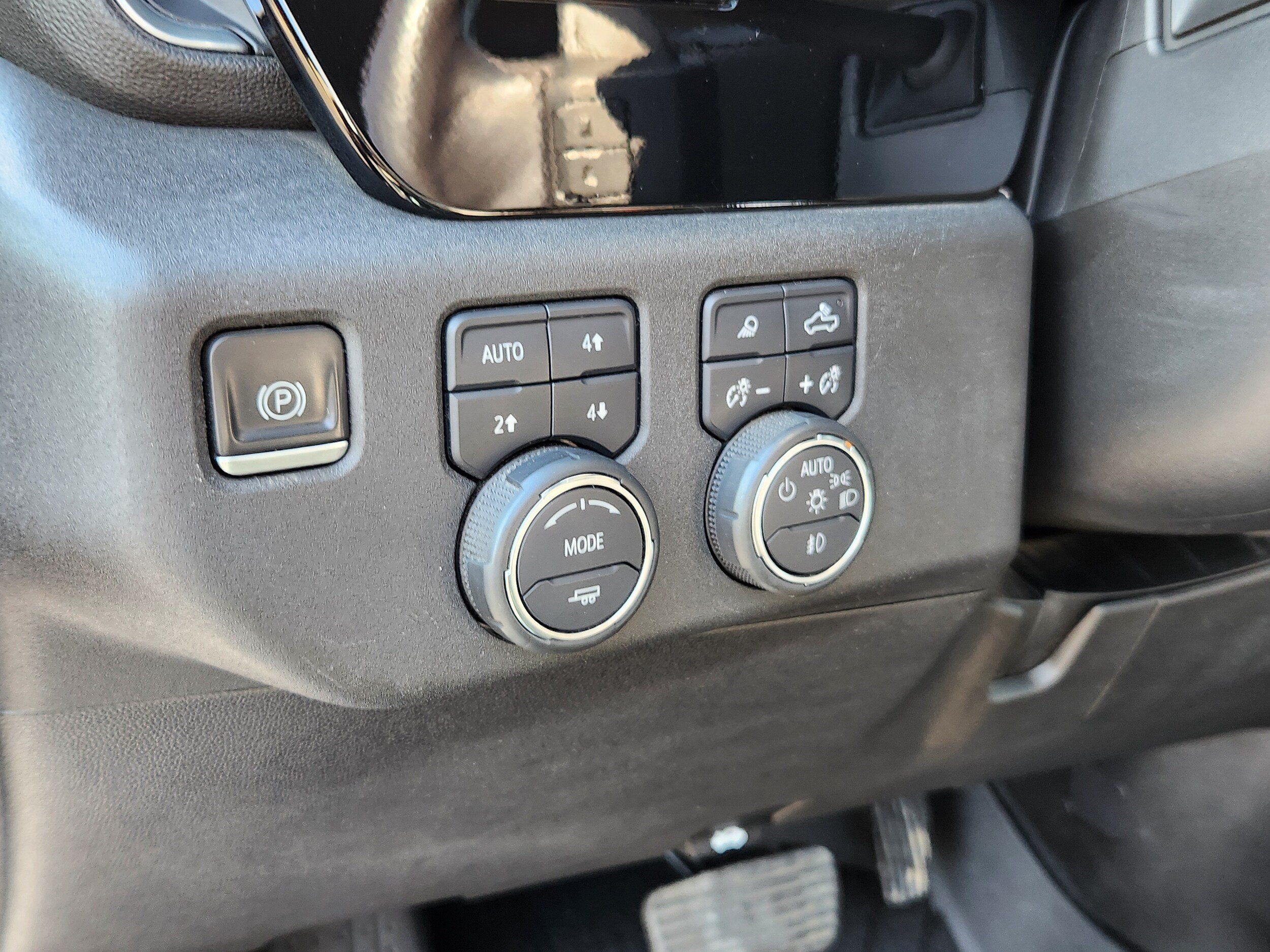 Used 2022 Chevrolet Silverado 1500 RST w/ Redline Edition AWD/4WD image 21