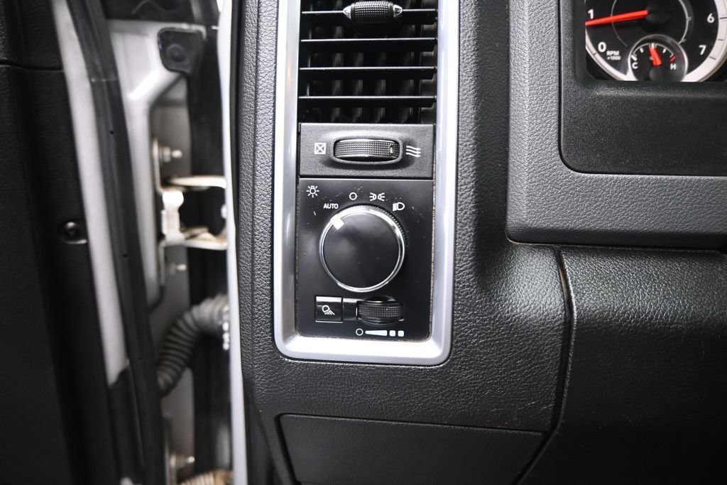 Used 2018 RAM 1500 Classic SLT RWD image 11