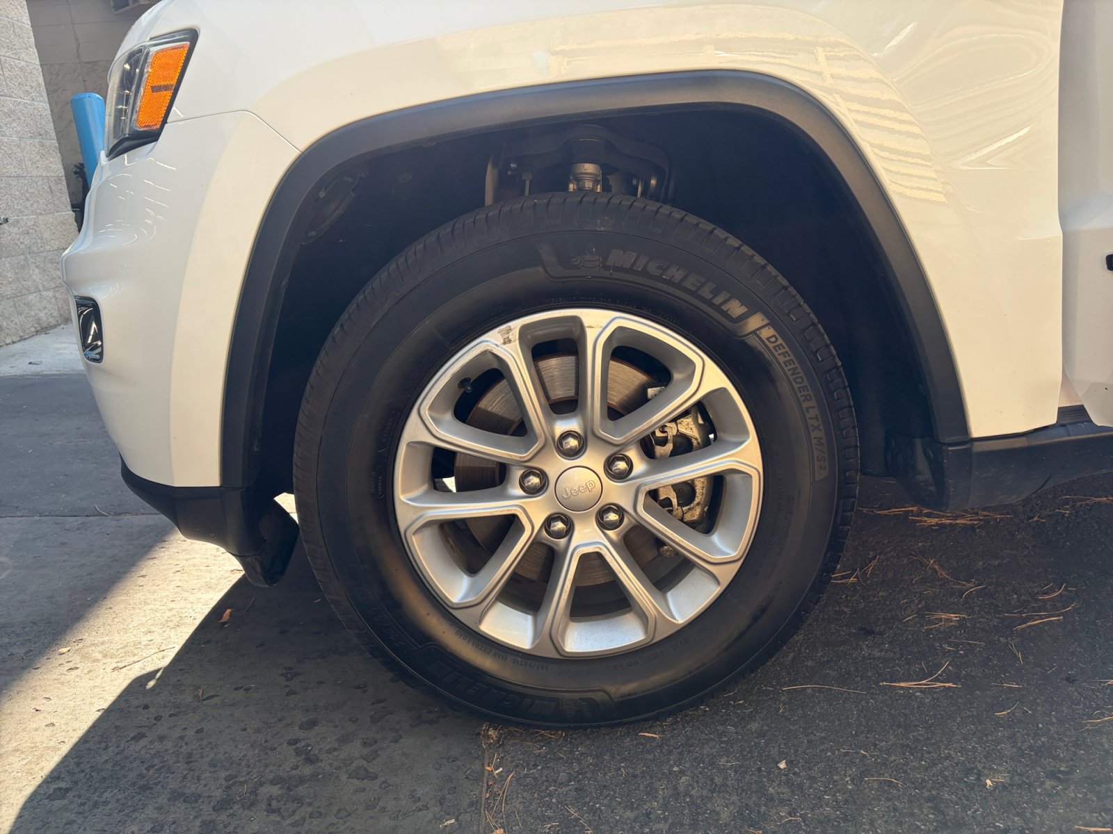 Used 2021 Jeep Grand Cherokee Laredo AWD/4WD image 31