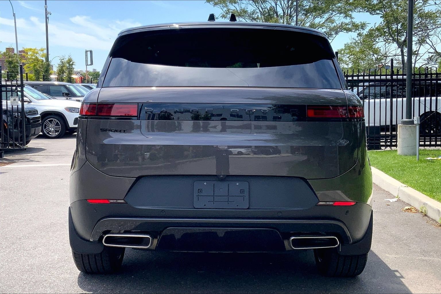 Certified 2026 Land Rover Range Rover Sport SE AWD/4WD image 4