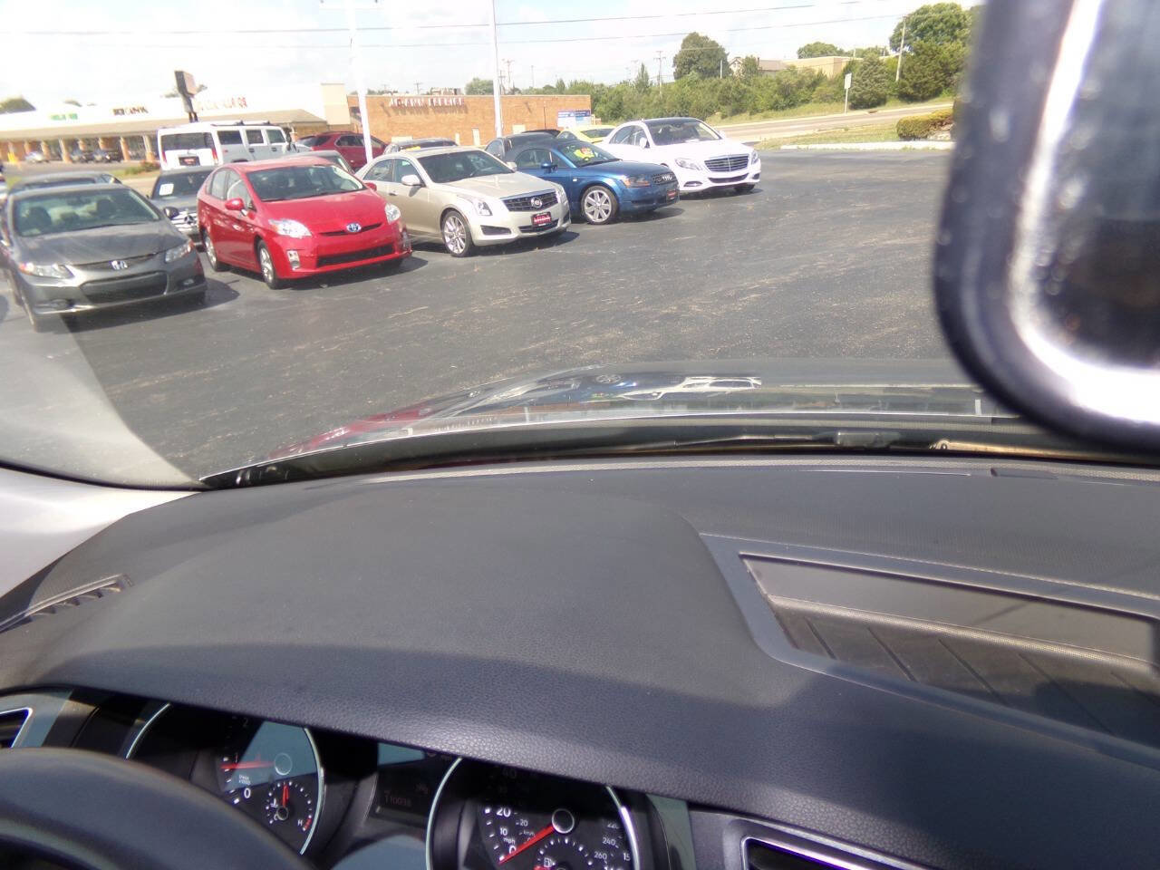 Used 2021 Volkswagen Tiguan SE image 64