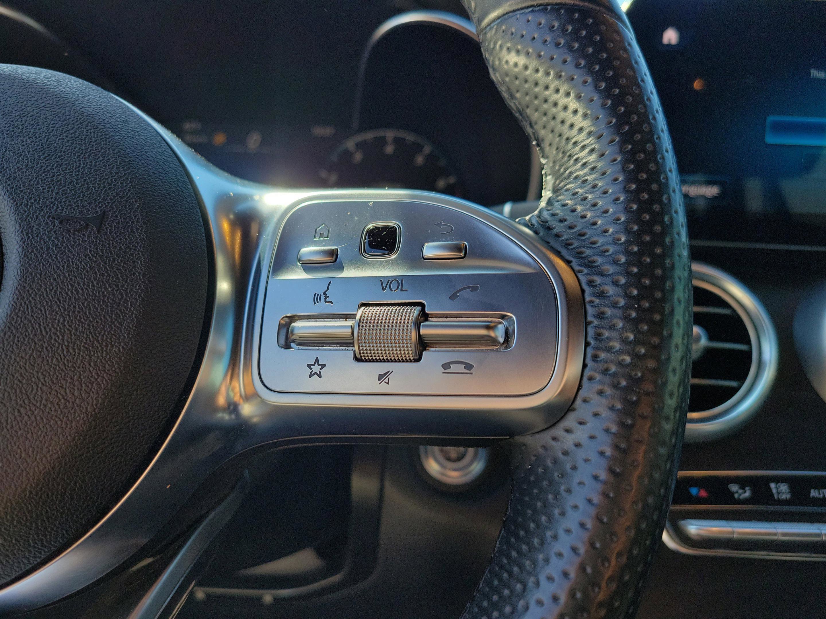 Used 2022 Mercedes-Benz GLC 300 image 23