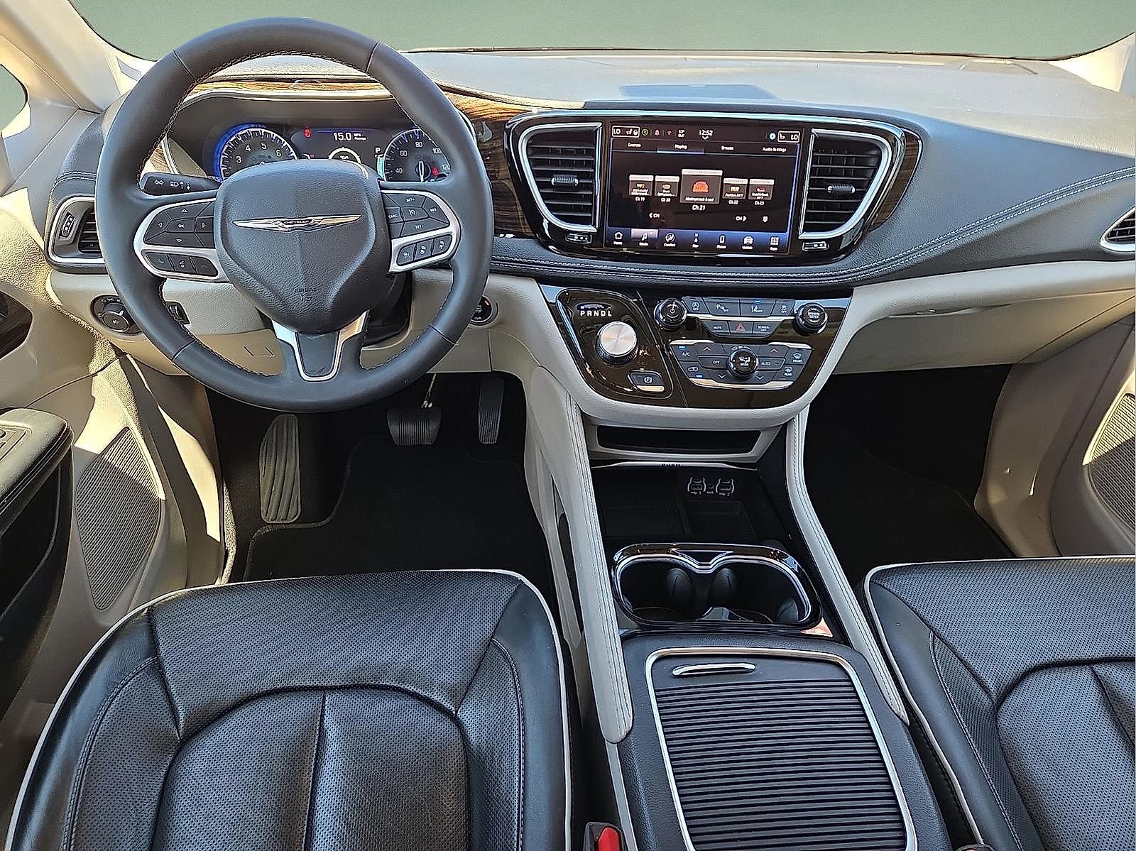 Used 2024 Chrysler Pacifica Limited FWD image 12